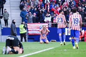 小宝麦迪撞胸致意 这波互动看着就超痛